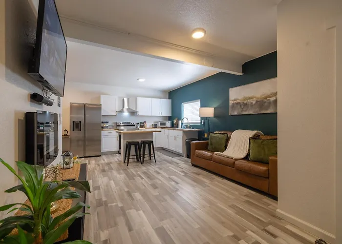 Downtown Garden Escape Apartment